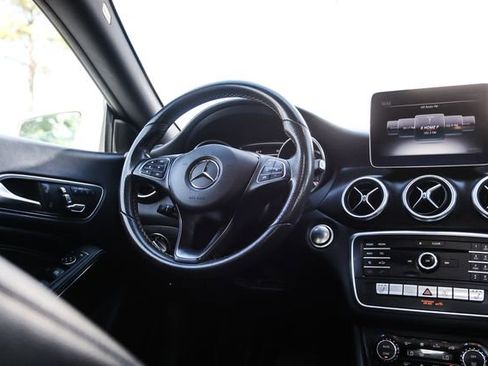 Used 2018 Mercedes-Benz CLA 250 4MATIC image 19