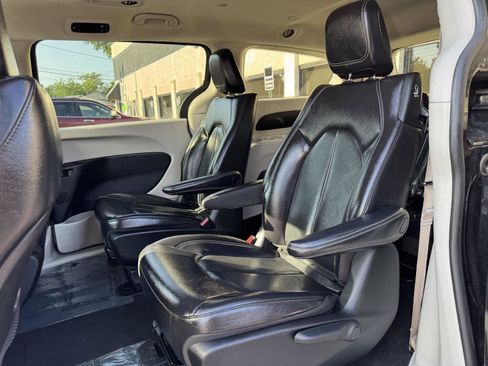 Used 2022 Chrysler Pacifica Touring-L image 31