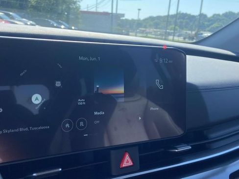 New 2025 Kia Carnival FWD image 17