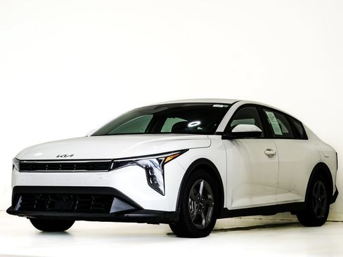 Used 2025 Kia K4 FWD image 3