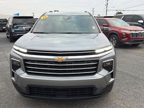 Used 2026 Chevrolet Traverse LT FWD image 2
