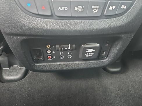 Used 2017 Honda Pilot Touring image 43