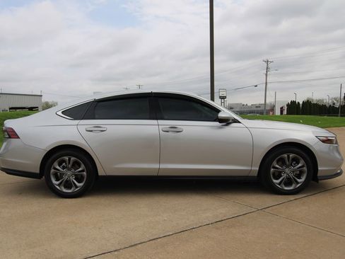 Used 2024 Honda Accord EX image 4