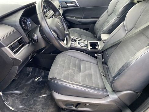Used 2024 Mitsubishi Outlander SE image 13