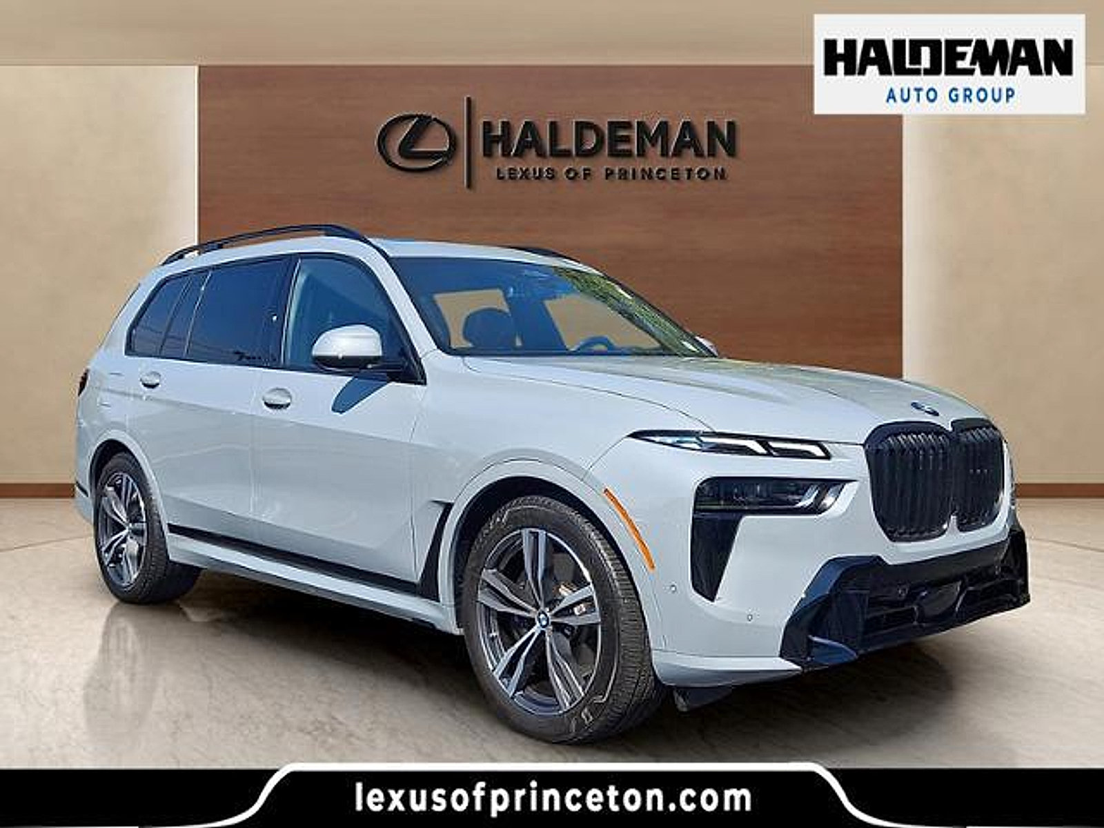 Used 2026 BMW X7 xDrive40i w/ M Sport Package AWD/4WD image 1