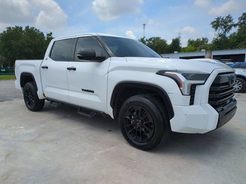 Used 2022 Toyota Tundra SR5 w/ SR5 Convenience Package AWD/4WD image 1