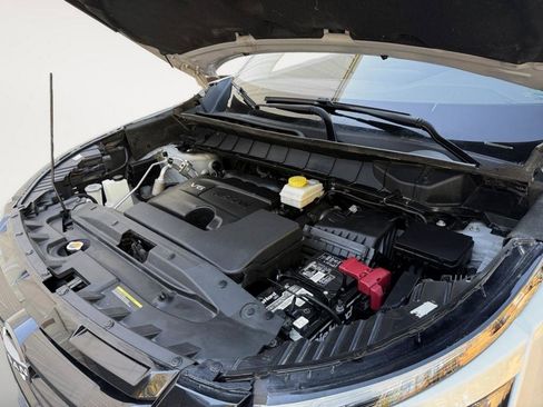 Used 2022 Nissan Pathfinder SL w/ Lighting Package (N92) image 32