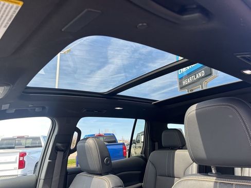 Used 2025 Chevrolet Traverse High Country image 21