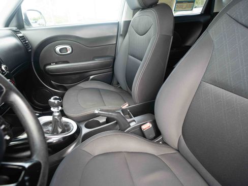 Used 2016 Kia Soul FWD image 10