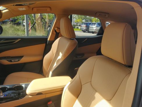 Certified 2025 Lexus NX 250 FWD image 18