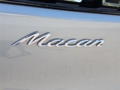 Used 2024 Porsche Macan AWD/4WD image 9