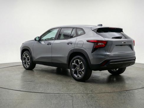 Used 2025 Chevrolet Trax LT image 6