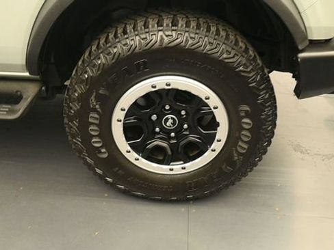Certified 2023 Ford Bronco Outer Banks w/ Sasquatch Package AWD/4WD image 9