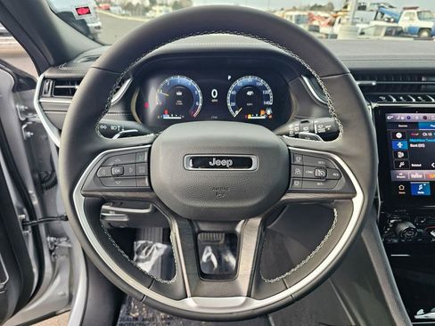 New 2025 Jeep Grand Cherokee L Limited w/ Black Appearance Package AWD/4WD image 17