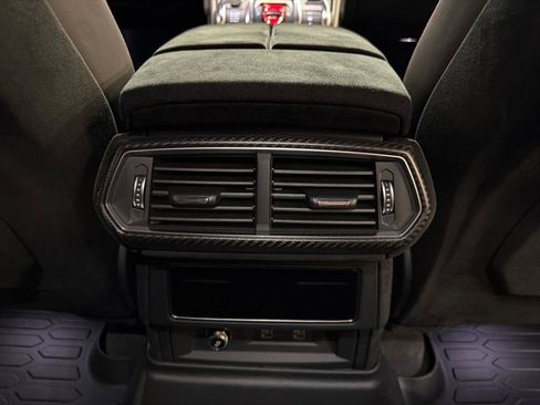 Used 2024 Lamborghini Urus Performante image 31