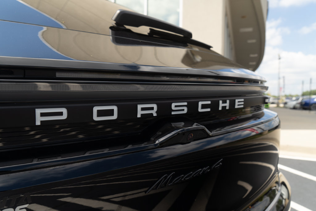 Used 2025 Porsche Macan 4 Electric AWD/4WD image 11