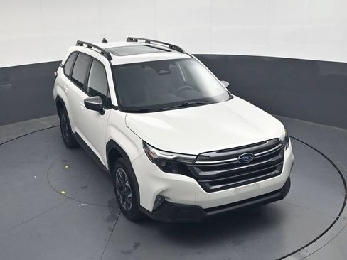 Used 2025 Subaru Forester Premium AWD/4WD image 34