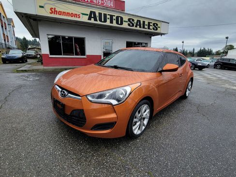 Used 2016 Hyundai Veloster image 2