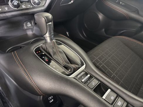 Used 2025 Honda HR-V Sport image 17