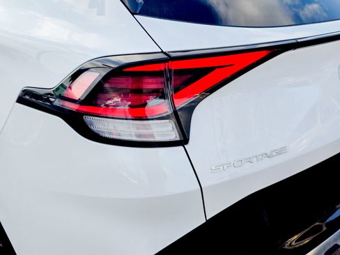 Used 2024 Kia Sportage SX image 5