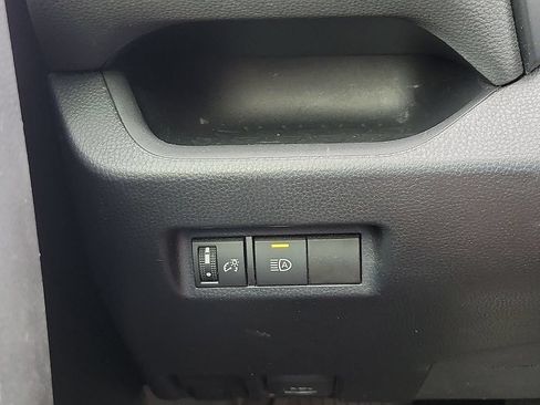 Used 2022 Toyota RAV4 LE FWD image 17