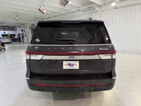 Used 2023 Lincoln Navigator L Reserve image 4