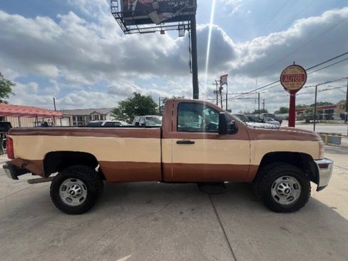 Used 2014 Chevrolet Silverado 2500 W/T AWD/4WD image 4