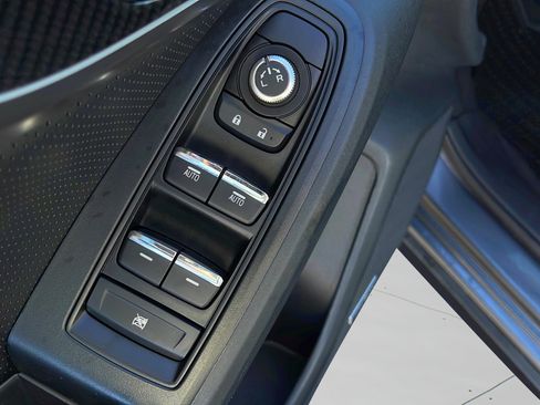 Used 2020 Subaru Crosstrek 2.0i Limited w/ Moonroof Package w/Navigation image 21