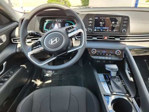 New 2025 Hyundai Elantra Blue image 10