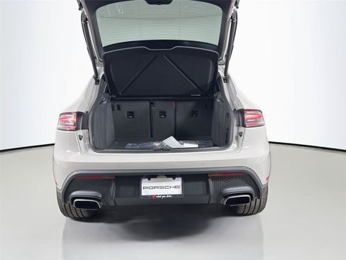 Certified 2026 Porsche Macan AWD/4WD image 36