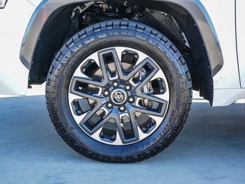 Used 2022 Toyota Tundra Limited image 5