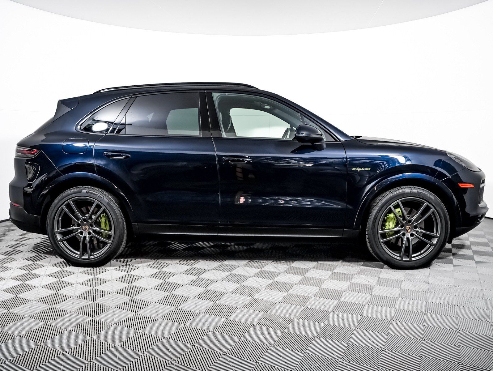 Certified 2022 Porsche Cayenne E-Hybrid AWD/4WD image 9
