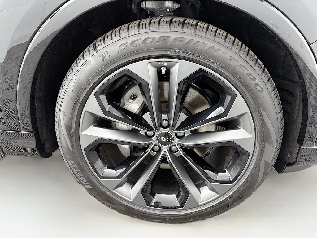 Used 2026 Audi Q7 3.0T Premium Plus AWD/4WD image 34