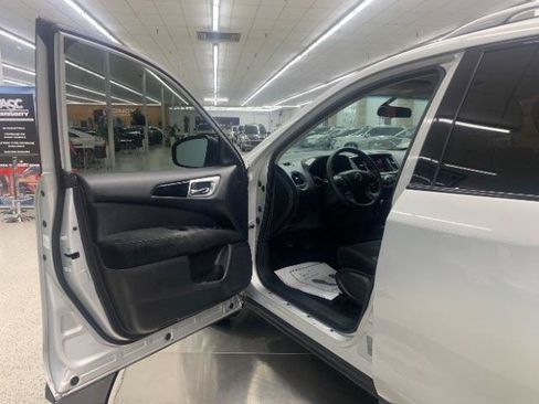 Used 2016 Nissan Pathfinder S FWD image 22