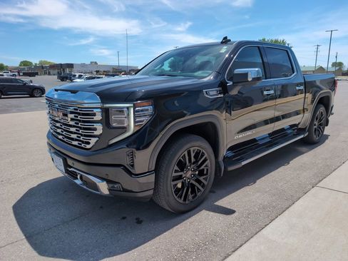 Used 2024 GMC Sierra 1500 Denali w/ Technology Package AWD/4WD image 4