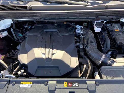 Used 2025 Kia Carnival FWD image 32