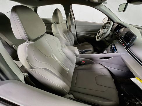 Used 2025 Hyundai Elantra Sport FWD image 25