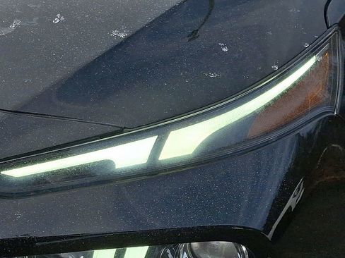 Used 2023 Hyundai Santa Fe Limited image 9