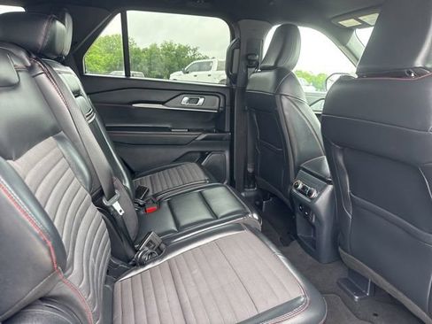 Used 2025 Ford Explorer ST-Line w/ ST-Line Street Pack AWD/4WD image 20