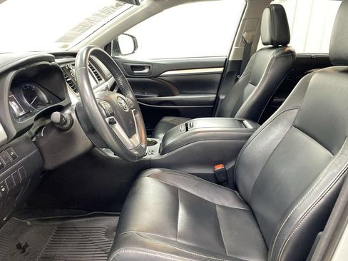 Used 2018 Toyota Highlander XLE AWD/4WD image 11