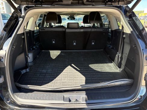 Used 2021 Toyota Highlander XLE image 30