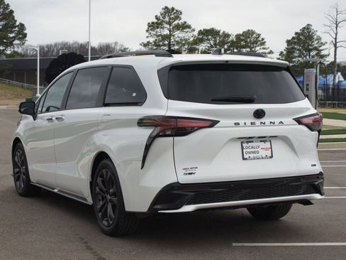 Used 2025 Toyota Sienna XSE w/ XSE Premium Package image 17