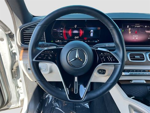 Used 2024 Mercedes-Benz GLE 350 4MATIC image 11