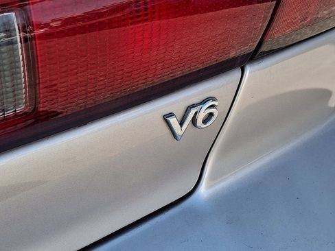 Used 1998 Toyota Camry LE image 29