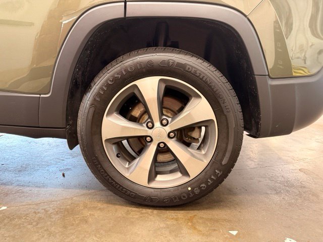 Used 2020 Jeep Cherokee Limited AWD/4WD image 5