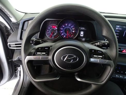 Used 2023 Hyundai Elantra SEL FWD image 5