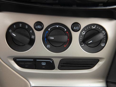 Used 2013 Ford Focus SE FWD image 33