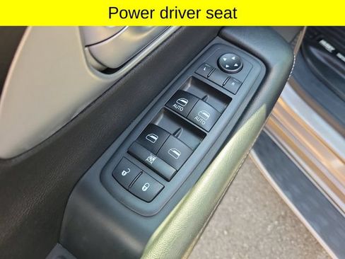 Used 2018 Chrysler Pacifica Touring-L w/ Premium Audio Group FWD image 21