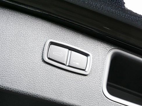 New 2026 Porsche Macan Turbo image 33