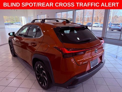 Certified 2020 Lexus UX 200 w/ Premium Package image 5